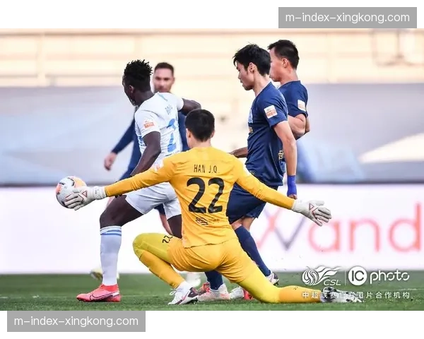 南特对阵巴黎变阵分析：哈利霍季奇五后卫体系的临场调整